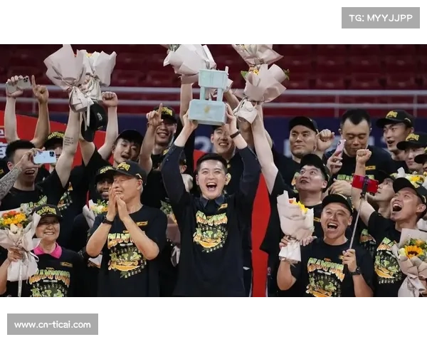 浙江广厦揭幕战对阵山西汾酒，卫冕冠军迎接挑战。