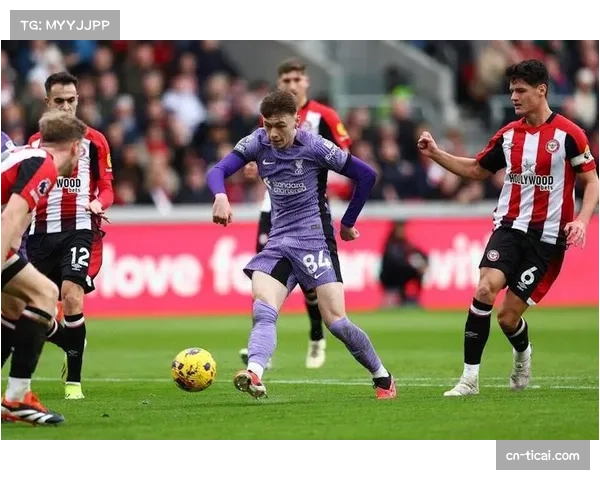 特写：替补登场即献助攻，穆科科赛后与恩师紧紧相拥